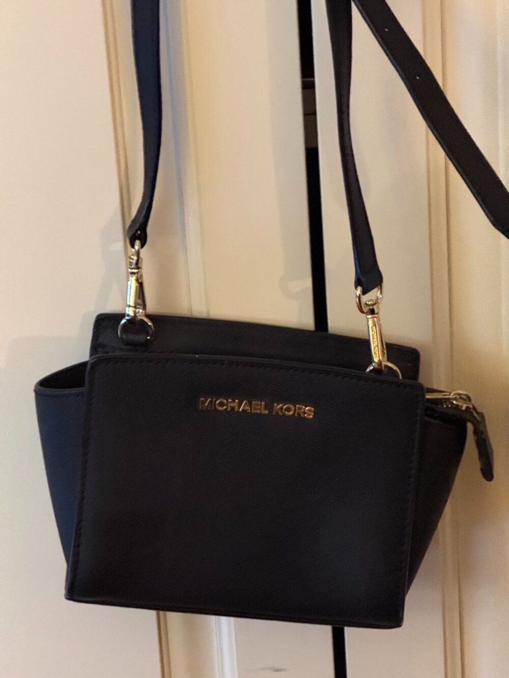 Black Michael Kors cross body purse, preowned great condition